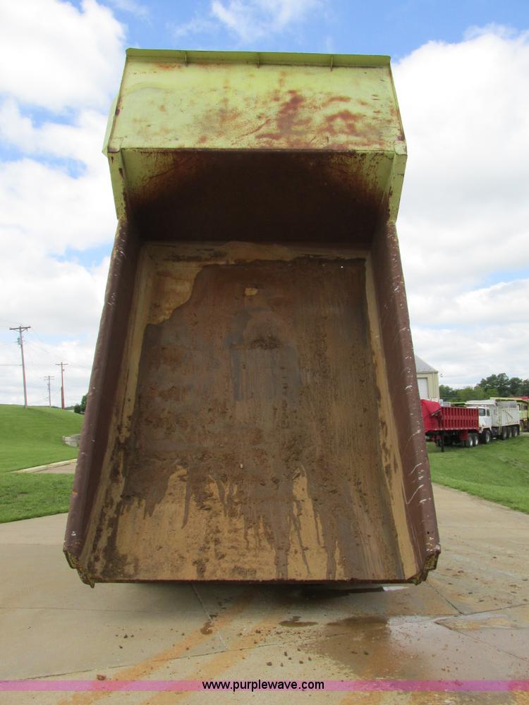 image for item K5082 1974 Euclid R-22 (207FD) haul truck