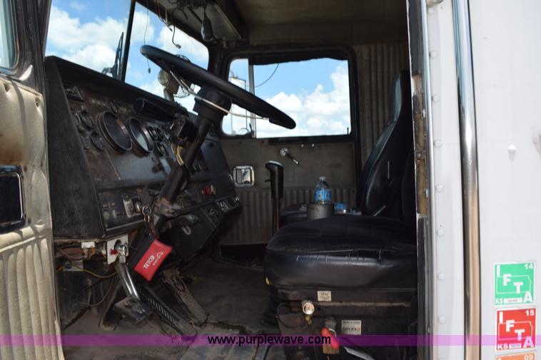 image for item K6048 1988 Kenworth T800 dump truck