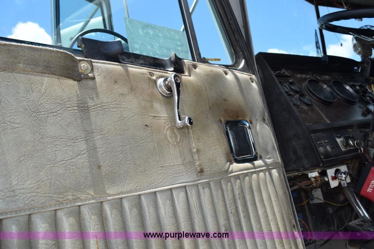 image for item K6048 1988 Kenworth T800 dump truck