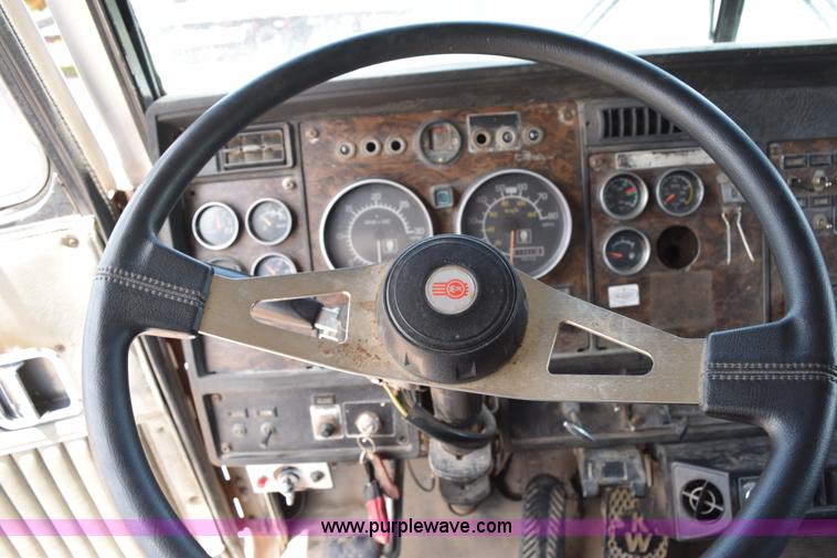 image for item K6048 1988 Kenworth T800 dump truck