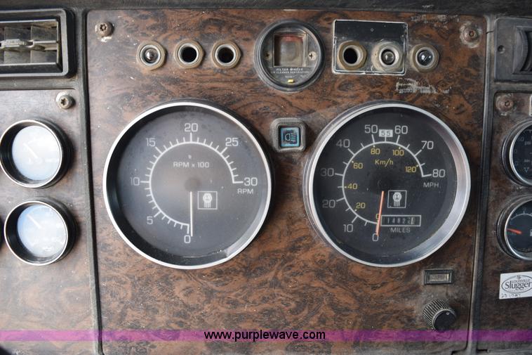 image for item K6048 1988 Kenworth T800 dump truck