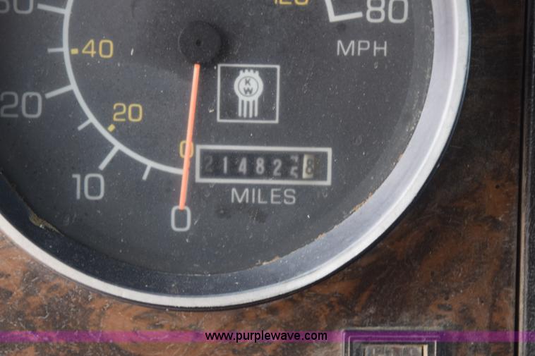 image for item K6048 1988 Kenworth T800 dump truck