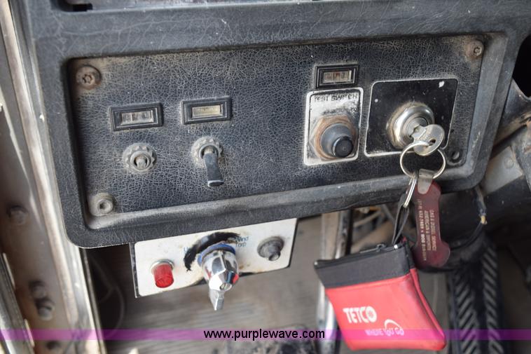 image for item K6048 1988 Kenworth T800 dump truck