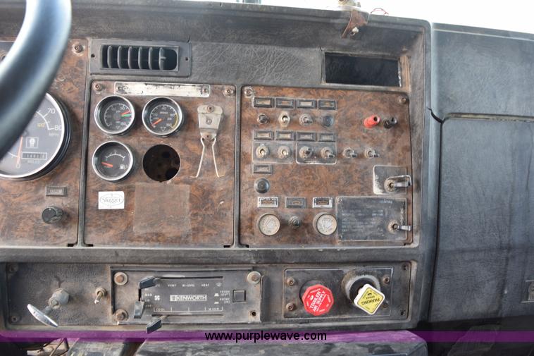 image for item K6048 1988 Kenworth T800 dump truck