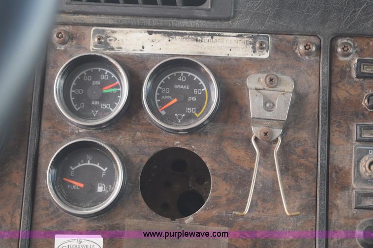 image for item K6048 1988 Kenworth T800 dump truck