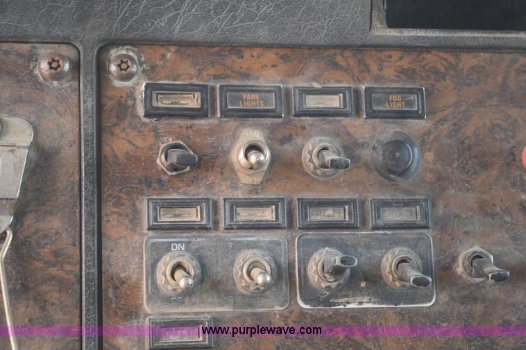 image for item K6048 1988 Kenworth T800 dump truck