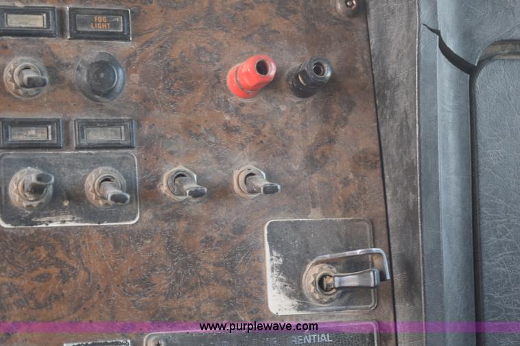 image for item K6048 1988 Kenworth T800 dump truck