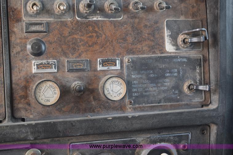 image for item K6048 1988 Kenworth T800 dump truck