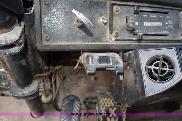 image for item K6048 1988 Kenworth T800 dump truck