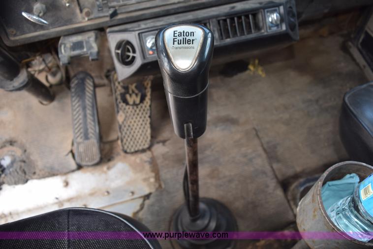 image for item K6048 1988 Kenworth T800 dump truck