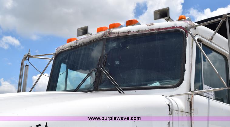 image for item K6048 1988 Kenworth T800 dump truck