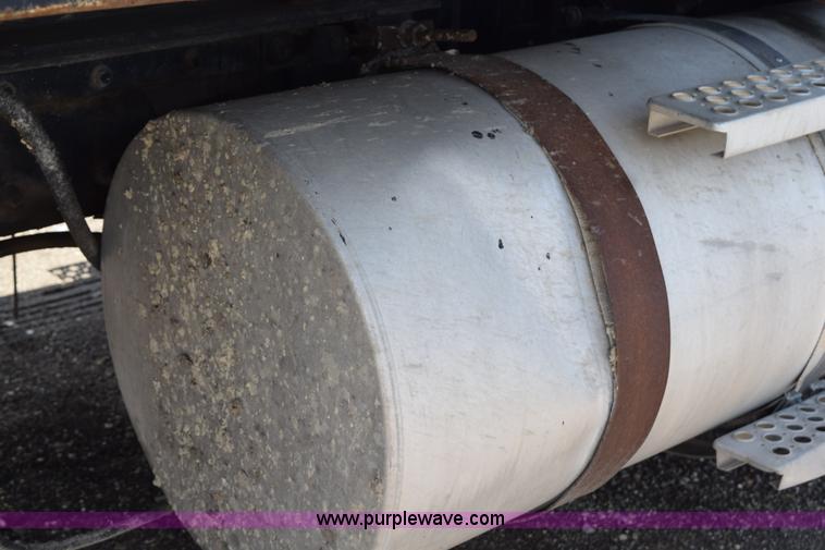 image for item K6048 1988 Kenworth T800 dump truck