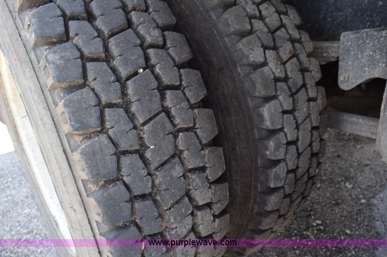 image for item K6048 1988 Kenworth T800 dump truck