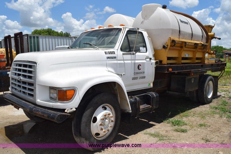 image for item K6049 1999 Ford F800 flatbed truck