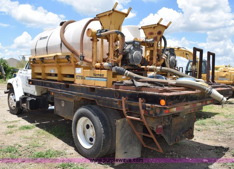 image for item K6049 1999 Ford F800 flatbed truck