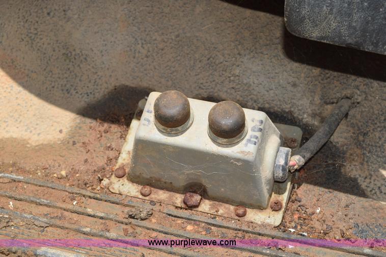 image for item K6049 1999 Ford F800 flatbed truck