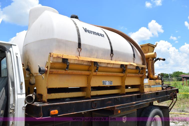 image for item K6049 1999 Ford F800 flatbed truck