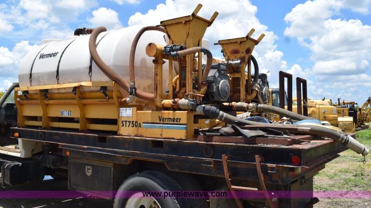 image for item K6049 1999 Ford F800 flatbed truck