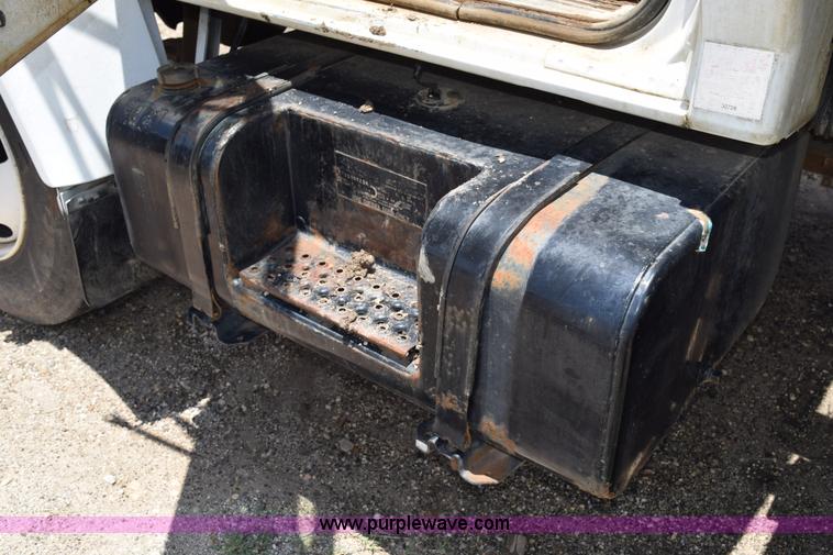 image for item K6049 1999 Ford F800 flatbed truck