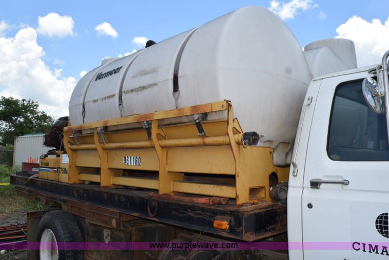 image for item K6049 1999 Ford F800 flatbed truck