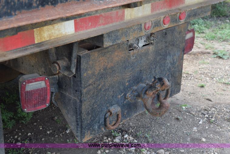 image for item K6049 1999 Ford F800 flatbed truck