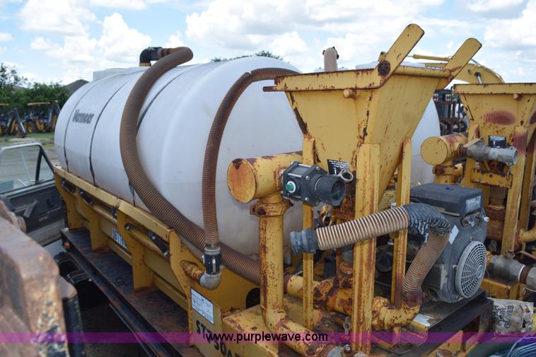 image for item K6049 1999 Ford F800 flatbed truck