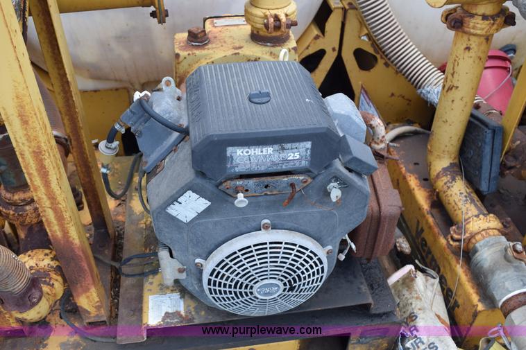 image for item K6049 1999 Ford F800 flatbed truck