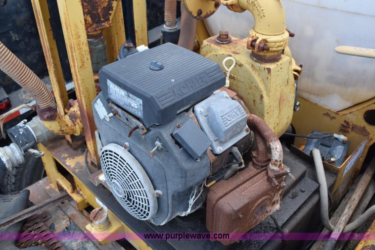 image for item K6049 1999 Ford F800 flatbed truck