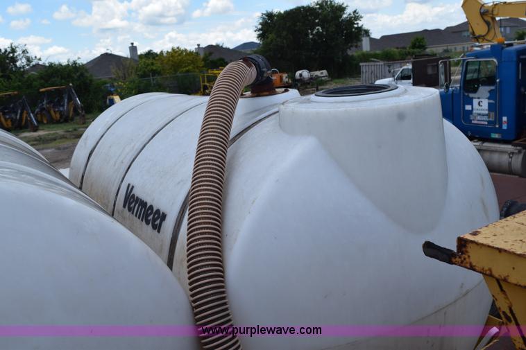 image for item K6049 1999 Ford F800 flatbed truck