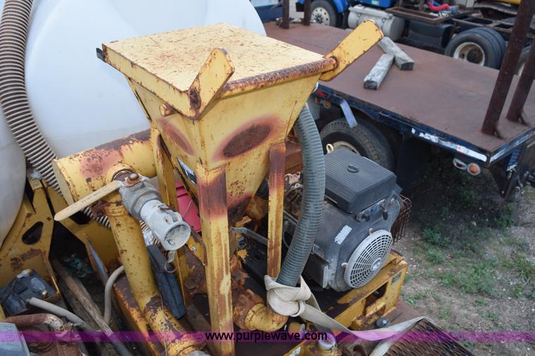 image for item K6049 1999 Ford F800 flatbed truck