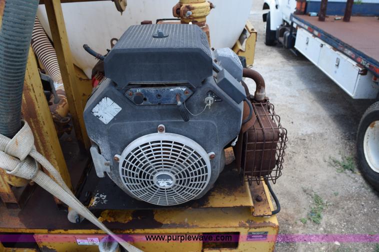 image for item K6049 1999 Ford F800 flatbed truck