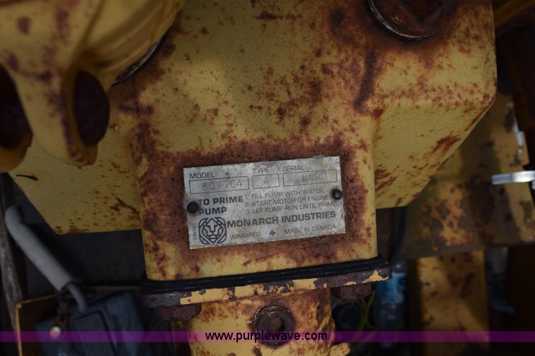 image for item K6049 1999 Ford F800 flatbed truck