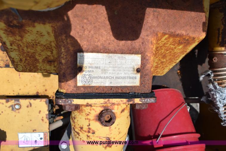 image for item K6049 1999 Ford F800 flatbed truck