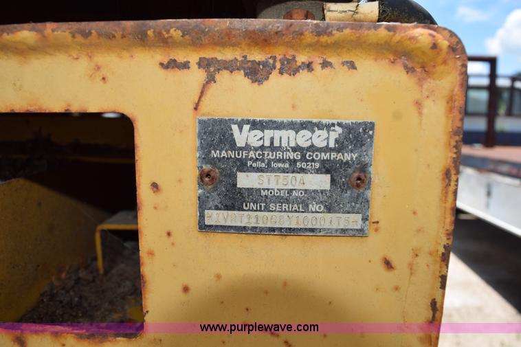 image for item K6049 1999 Ford F800 flatbed truck