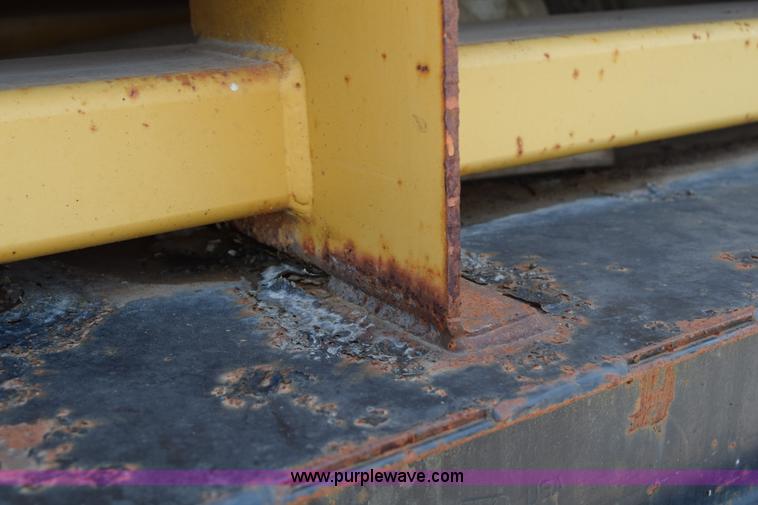 image for item K6049 1999 Ford F800 flatbed truck