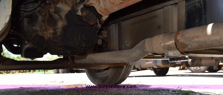 image for item K6049 1999 Ford F800 flatbed truck