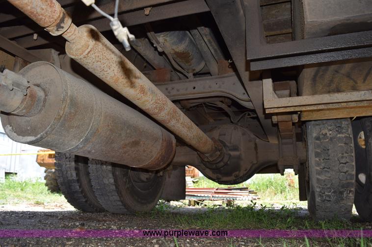 image for item K6049 1999 Ford F800 flatbed truck