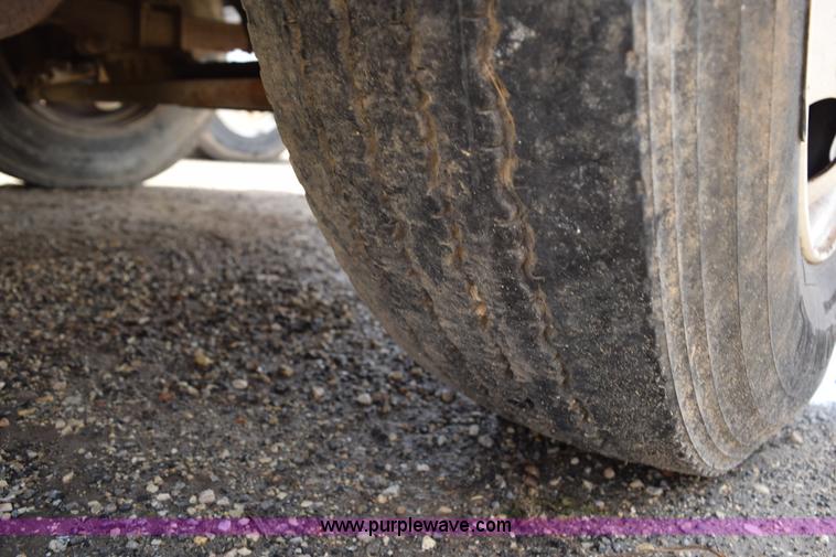 image for item K6049 1999 Ford F800 flatbed truck