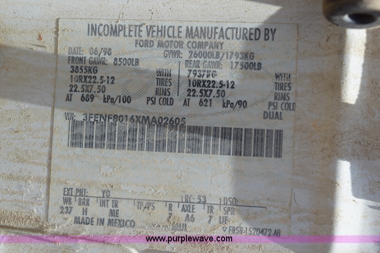 image for item K6049 1999 Ford F800 flatbed truck