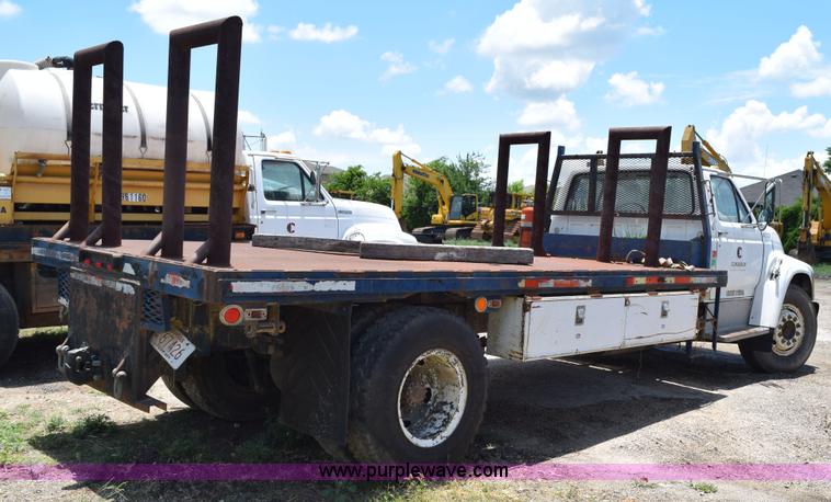 image for item K6050 1995 Ford F800 flatbed truck
