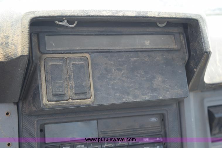 image for item K6050 1995 Ford F800 flatbed truck