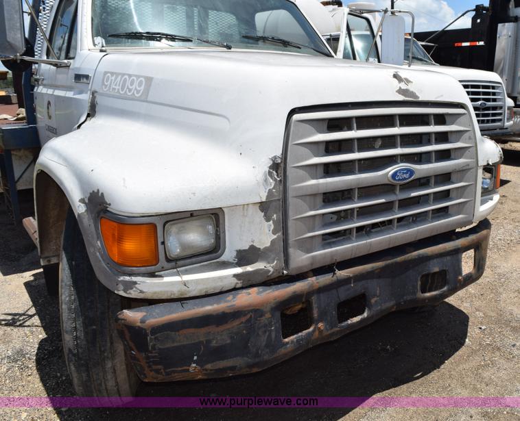 image for item K6050 1995 Ford F800 flatbed truck
