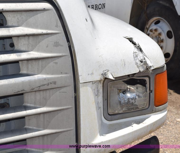 image for item K6050 1995 Ford F800 flatbed truck