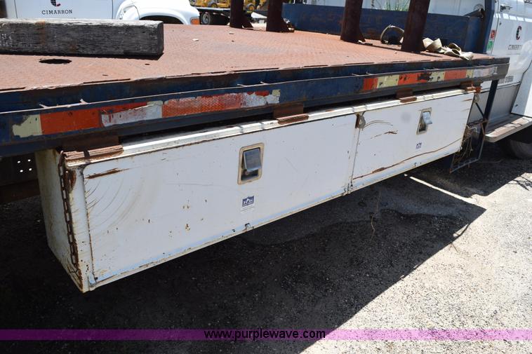 image for item K6050 1995 Ford F800 flatbed truck