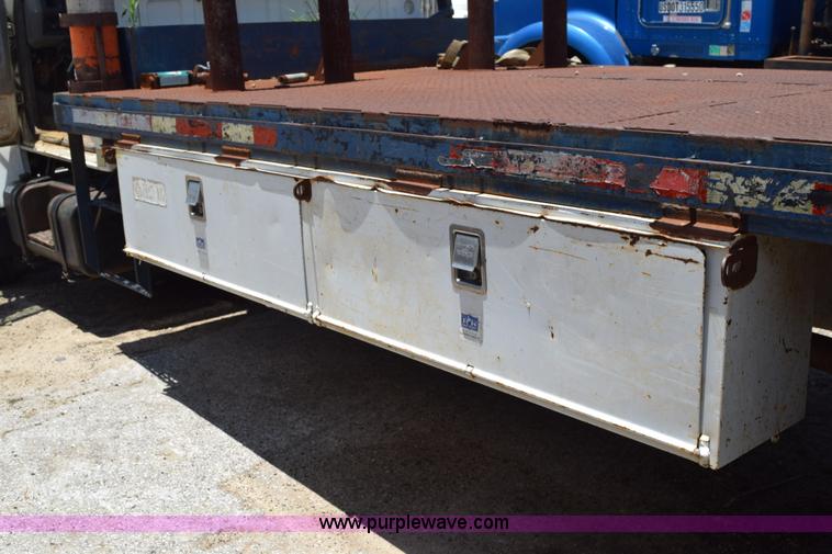 image for item K6050 1995 Ford F800 flatbed truck