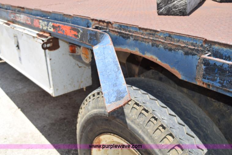 image for item K6050 1995 Ford F800 flatbed truck