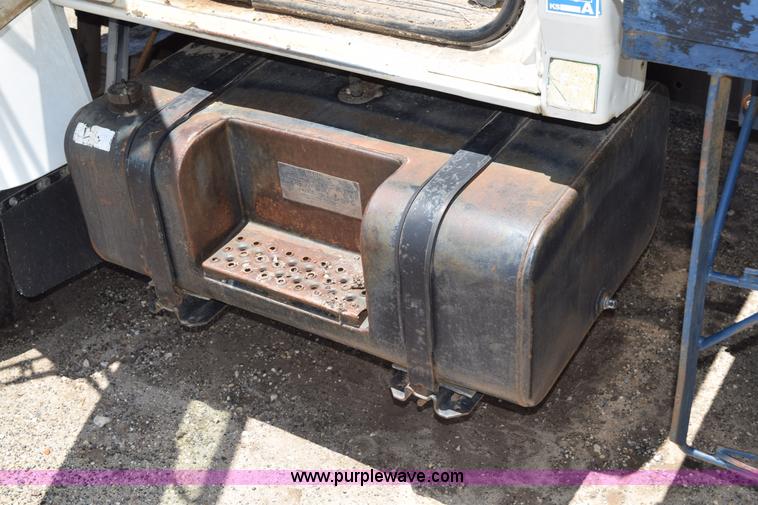 image for item K6050 1995 Ford F800 flatbed truck