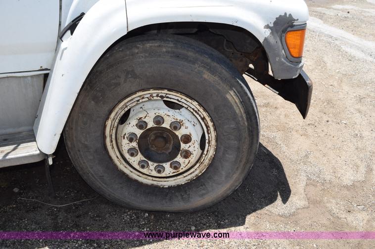 image for item K6050 1995 Ford F800 flatbed truck