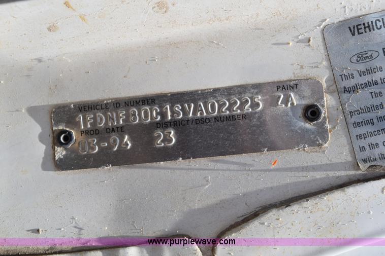 image for item K6050 1995 Ford F800 flatbed truck