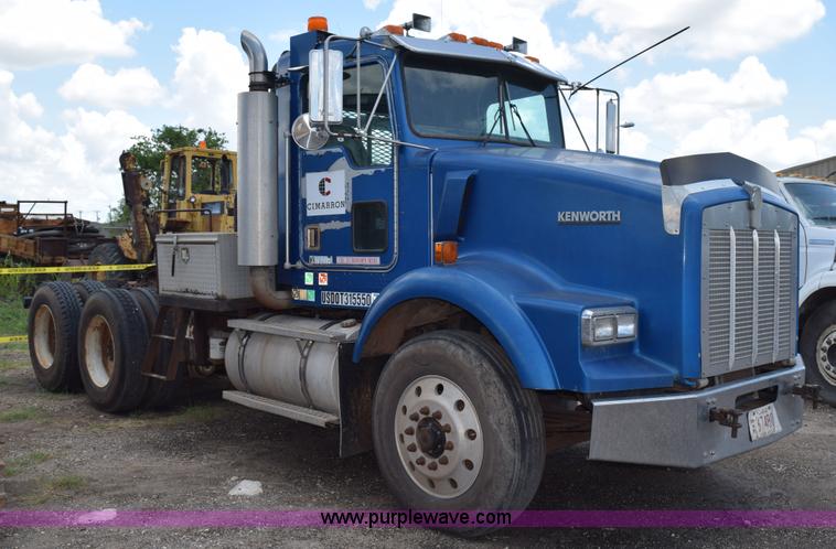 image for item K6051 1998 Kenworth T800 semi truck